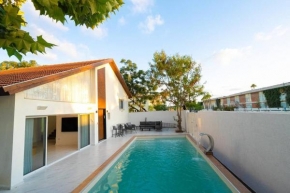 Stunning Villa with Pool in Herzliya Pituah